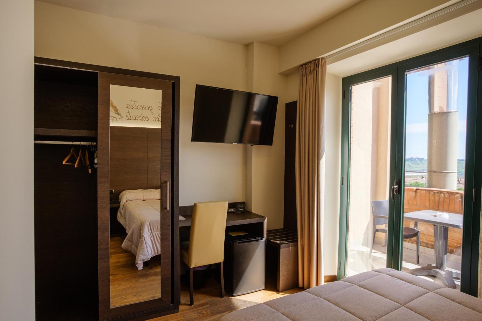 Hotel Ristorante Da Tonino ريكاناتي المظهر الخارجي الصورة