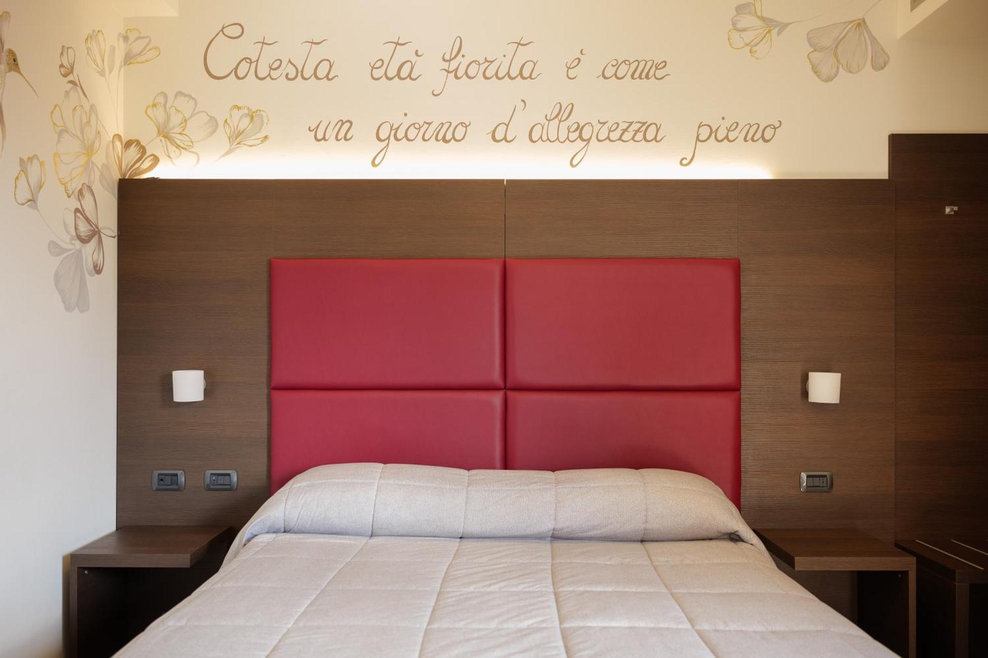 Hotel Ristorante Da Tonino ريكاناتي المظهر الخارجي الصورة
