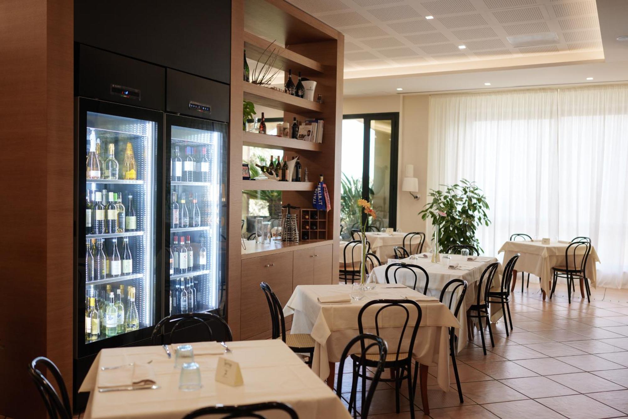 Hotel Ristorante Da Tonino ريكاناتي المظهر الخارجي الصورة